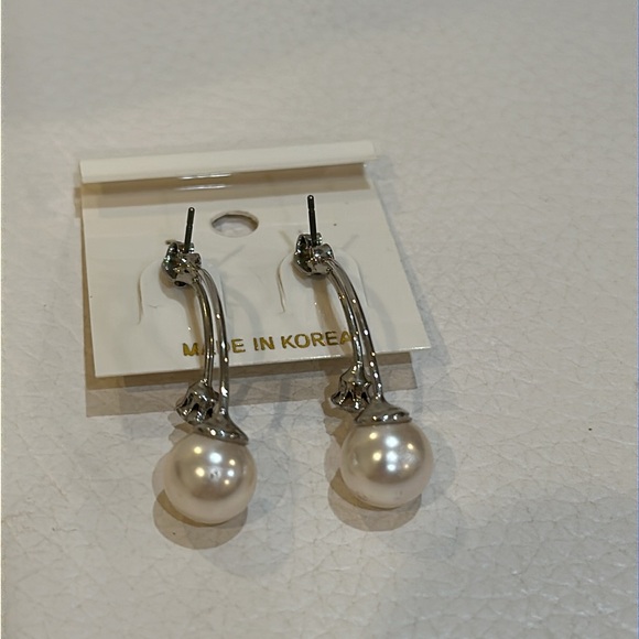 Earnings with Light Pink Faux Pearls & Rhinestone - Picture 2 of 7